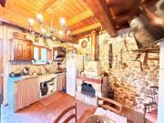 Vendesi casa indipendente a Castel Sant'Angelo,...