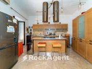 Vendesi casa indipendente a Catania via Santa Barbara,...