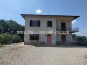 Vendesi casa indipendente a Cortona