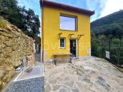 Vendesi casa indipendente a Finale Ligure