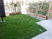 Vendesi casa indipendente a Lucca via di Tempagnano,...