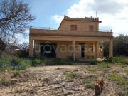Vendesi casa indipendente a Pachino viale Portobello
