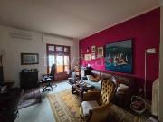 Vendesi casa indipendente a Prato, Santa Lucia