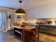 Vendesi casa indipendente a Prato via Francesco De...