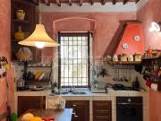 Vendesi casa indipendente a Querceta, Seravezza