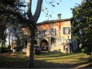 Vendesi casa indipendente a Reggio nell'Emilia via...