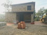 Vendesi casa indipendente a Serramezzana via case...