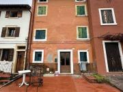 Vendesi casa indipendente a Verona vicolo Sottocastello,...
