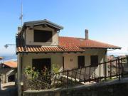 Vendesi casa indipendente in centro paese con giardino