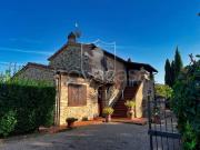 Vendesi casale a Castiglione del Lago via Dei...