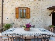 Vendesi casale a Spoleto