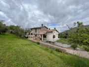 Vendesi casale a Spoleto