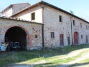 VENDESI CASE RURALI CON TERRENO PRESSI GAMBASSI TERME