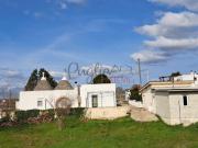 Vendesi delizioso villino composto da trulli e altri... Vendesi delizioso villino composto da trulli e altri...