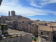 Vendesi grande appartamento in centro a Volterra con...