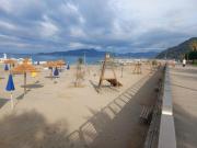 Vendesi luminoso trilocale al sesto e ultimo piano di un...