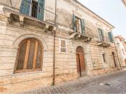 Vendesi palazzo a Ortona