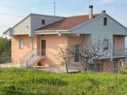 VENDESI PROPRIETA' IMMOBILIARE CASA E TERRENI
