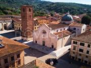 Vendesi quadrilocale a Pietrasanta piazza Duomo, 2