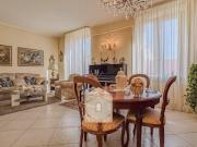 Vendesi quadrilocale a Viareggio via Ugo Foscolo, 30