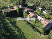 Vendesi rustico/casale/corte a Lonato del Garda via Pozze