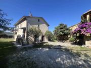 Vendesi rustico/casale/corte a Maiolati Spontini