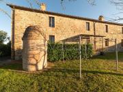 Vendesi rustico/casale/corte a Montalcino