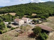 Vendesi rustico/casale/corte a Montecatini Val di Cecina