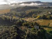 Vendesi rustico/casale/corte a Montepulciano via di...