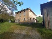 Vendesi rustico/casale/corte a Piozzano