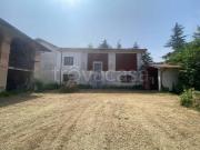 Vendesi rustico/casale/corte a Serravalle Langhe via Villa