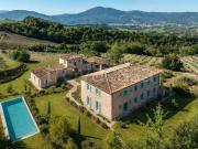 Vendesi rustico/casale/corte a Umbertide