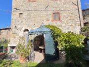 Vendesi rustico/casale/corte a Vaiano via di Savignano, 2