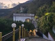 Vendesi stabile/palazzo a Salerno via Madonna del Monte,...