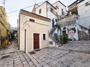 VENDESI STORICO APPARTAMENTO IN DISCESA CAPOVALLE, 6 –...