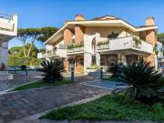 Vendesi trilocale a Roma via Demostene, Casal Palocco