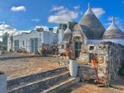 Vendesi trulli e lamie con piscina e terreno 110m²...