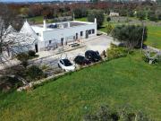 Vendesi trullo ristrutturato con annesso fabbricato...