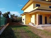 Vendesi villa a schiera a Ceprano via della Stazione