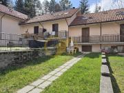 Vendesi villa a schiera a Fiastra via Madonna Sasso Bianco