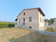 Vendesi villa a schiera a Lucca via di Sant'Alessio,...