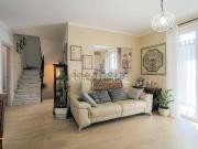 Vendesi villa a schiera a Massa, Puliche