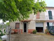 Vendesi villa a schiera a Montecastrilli