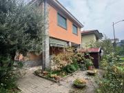 Vendesi villa a schiera a Novate Milanese via 25 Aprile, 34