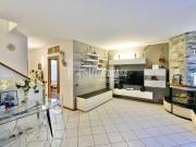 Vendesi villa a schiera a Urago, Tavernerio