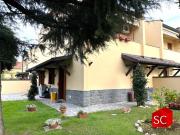 Vendesi villa a schiera a Vigevano via Ceresio, 10