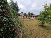 Vendesi villa bifamiliare a Bareggio