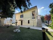 Vendesi villa bifamiliare a Civitanova Marche via Argilofi