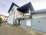 Vendesi villa bifamiliare a Faloppio via Cavallina