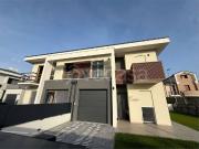 Vendesi villa bifamiliare a Ferrara, San Martino